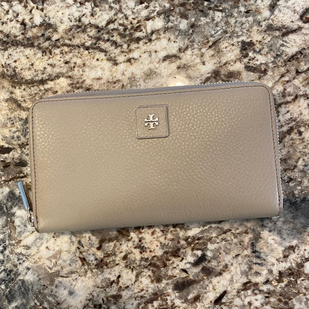 Tory Burch wallet